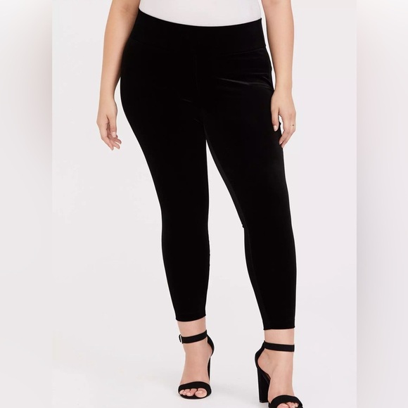 TORRID VELVET PULL-ON PIXIE PANT - BLACK Size 1 - Picture 1 of 12